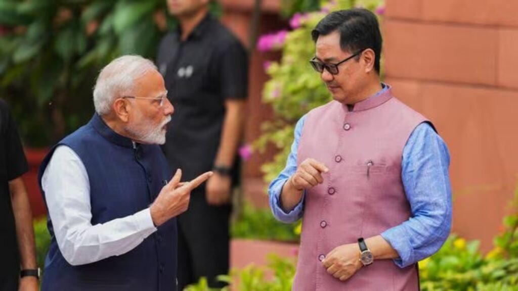 पीएम मोदी ने मंत्री 'अयोग्यता बिल' में विशेष छूट से इनकार कर दिया, किरेन रिजिजू कहते हैं वीडियो