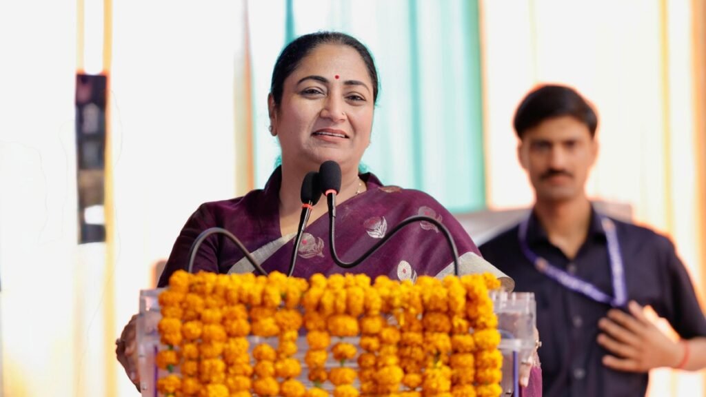 रेखा गुप्ता ने हमला किया: 'जन सुनवई' के दौरान दिल्ली सीएम को थप्पड़ मारने वाले व्यक्ति की पहचान की गई | कौन है ये?