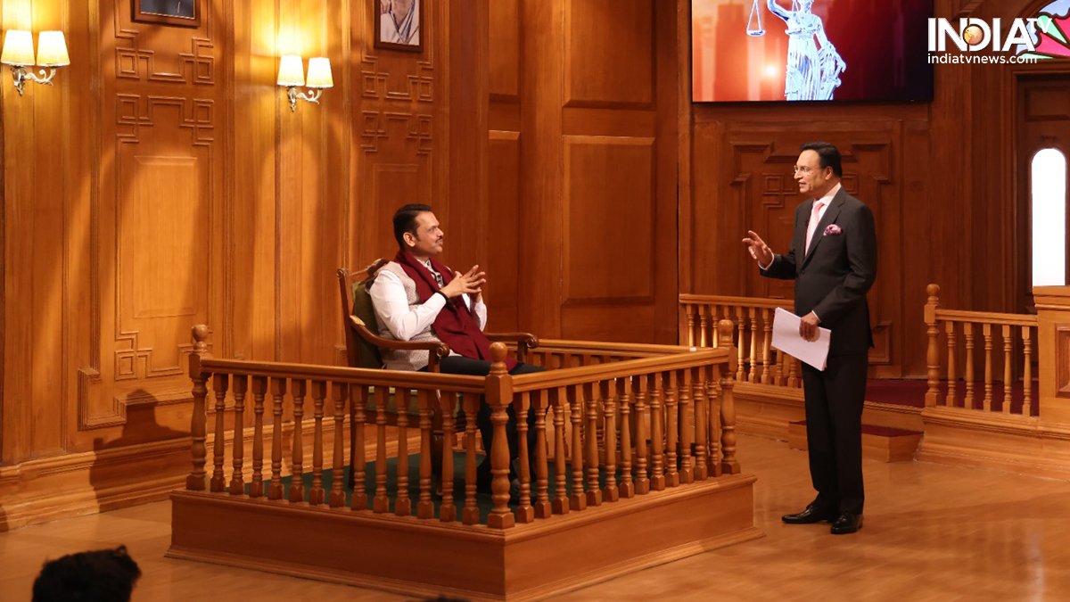 हमने शरद पावर से बात करने के बाद 80-घंटे सरकार का गठन किया: AAP KI ADALAT में FADNAVIS
