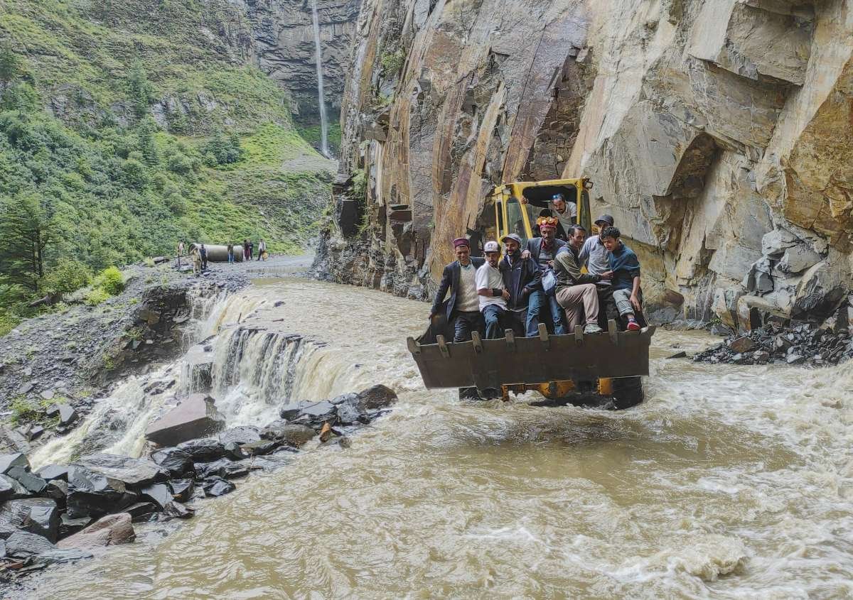 हिमाचल वेदर: आईएमडी मंगलवार तक कुल्लू, मंडी, शिमला के लिए भारी बारिश की भविष्यवाणी करता है, पूर्वानुमान की जाँच करें