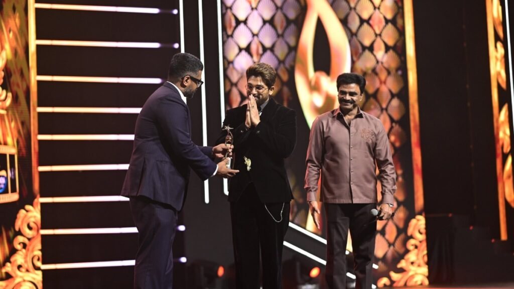 SIIMA अवार्ड्स 2025 विजेताओं की सूची: अल्लू अर्जुन, रशमिका मंडन्ना जीत सर्वश्रेष्ठ अभिनेता; कल्की 2898 विज्ञापन बैग सर्वश्रेष्ठ फिल्म SIIMA अवार्ड्स 2025 विजेताओं की सूची: अल्लू अर्जुन, रशमिका मंडन्ना जीत सर्वश्रेष्ठ अभिनेता; कल्की 2898 विज्ञापन बैग सर्वश्रेष्ठ फिल्म