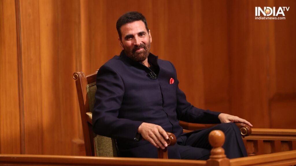 अक्षय कुमार ने AAP ki Adalat में पत्नी ट्विंकल के लिए कोड शब्द का खुलासा किया: 'चश्मा पेहेन लो'