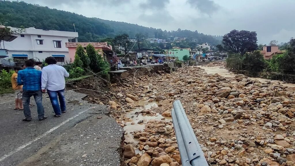 आईएमडी ने 5-दिवसीय भारी वर्षा चेतावनी के रूप में क्लाउडबर्स्ट और बाढ़ को विनाशकारी देहरादून के रूप में जारी किया