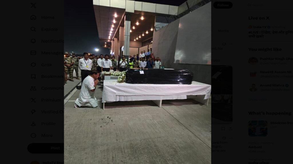 जुबीन गर्ग का नश्वर अवशेष दिल्ली तक पहुंचता है, भावनात्मक प्रशंसक गुवाहाटी हवाई अड्डे पर हंगामा करते हैं जुबीन गर्ग का नश्वर अवशेष दिल्ली तक पहुंचता है, भावनात्मक प्रशंसक गुवाहाटी हवाई अड्डे पर हंगामा करते हैं