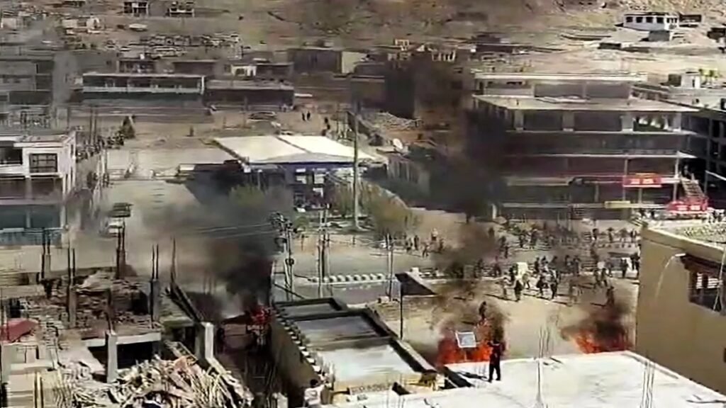 लद्दाख हिंसा: सोनम वांगचुक की 'उत्तेजक अरब वसंत, नेपाल विरोध' टिप्पणी ने भीड़ को ट्रिगर किया, एमएचए कहते हैं