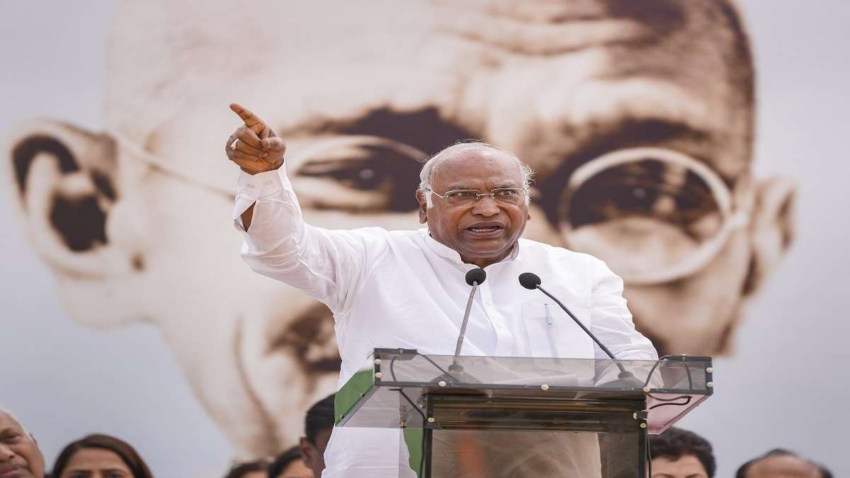 कांग्रेस के अध्यक्ष मल्लिकरजुन खारगे, पेसमेकर सर्जरी के बाद बेंगलुरु अस्पताल से छुट्टी दे दी