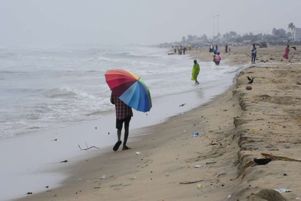 चक्रवात मोन्था: विजाग हवाई अड्डे से सभी 32 उड़ानें रद्द, ओडिशा ने 2,000 से अधिक आश्रय स्थल खोले | 10 पॉइंट