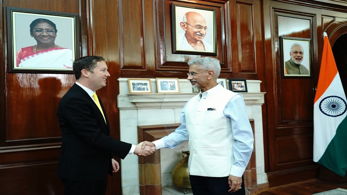 तनावपूर्ण व्यापार संबंधों के बीच जयशंकर ने अमेरिका के मनोनीत राजदूत सर्जियो गोर से बातचीत की