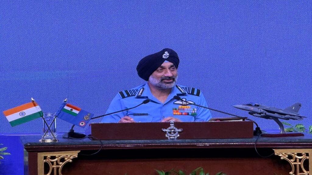 पाकिस्तान के एफ -16 और जे -17 फाइटर जेट्स ऑपरेशन सिंदूर में नष्ट हो गए; अधिक S-400 की आवश्यकता है: IAF प्रमुख