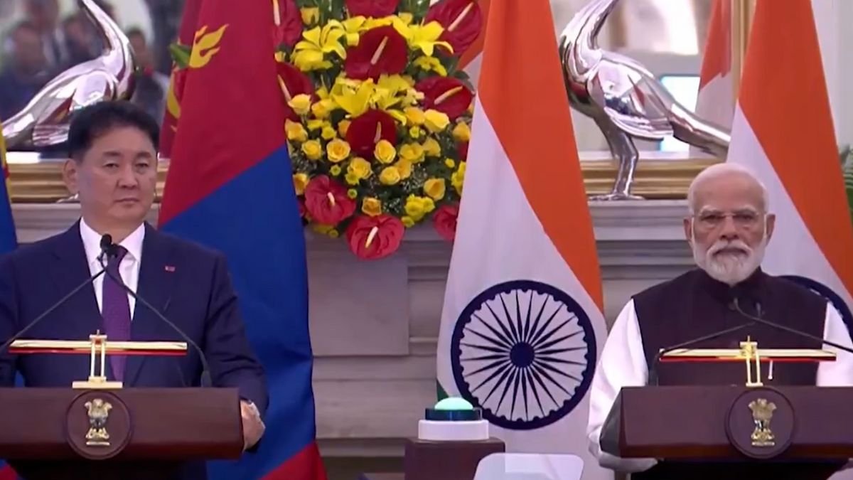 पीएम मोदी ने मंगोलिया के राष्ट्रपति खुरेलसुख उखना से की मुलाकात, 70 साल के द्विपक्षीय संबंधों की सराहना की