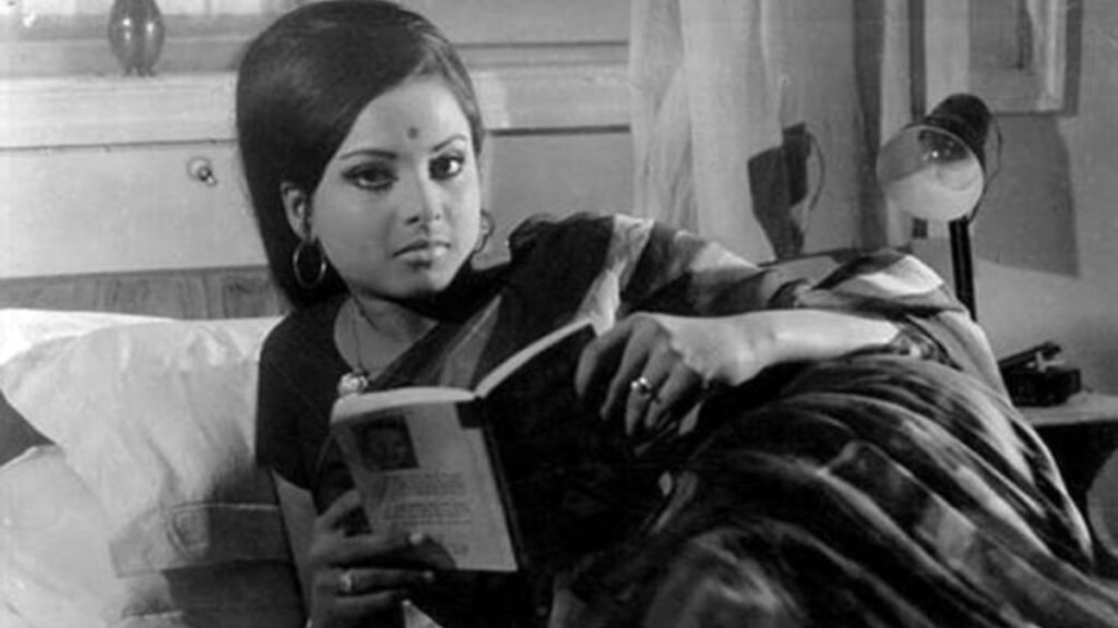 रेखा को उनकी पहली बॉलीवुड फिल्म के लिए कितनी फीस मिली थी? जन्मदिन विशेष