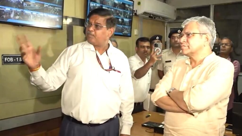 रेल मंत्री अश्विनी वैष्णव ने छठ पूजा की भीड़ से पहले नई दिल्ली स्टेशन पर व्यवस्थाओं का निरीक्षण किया | वीडियो