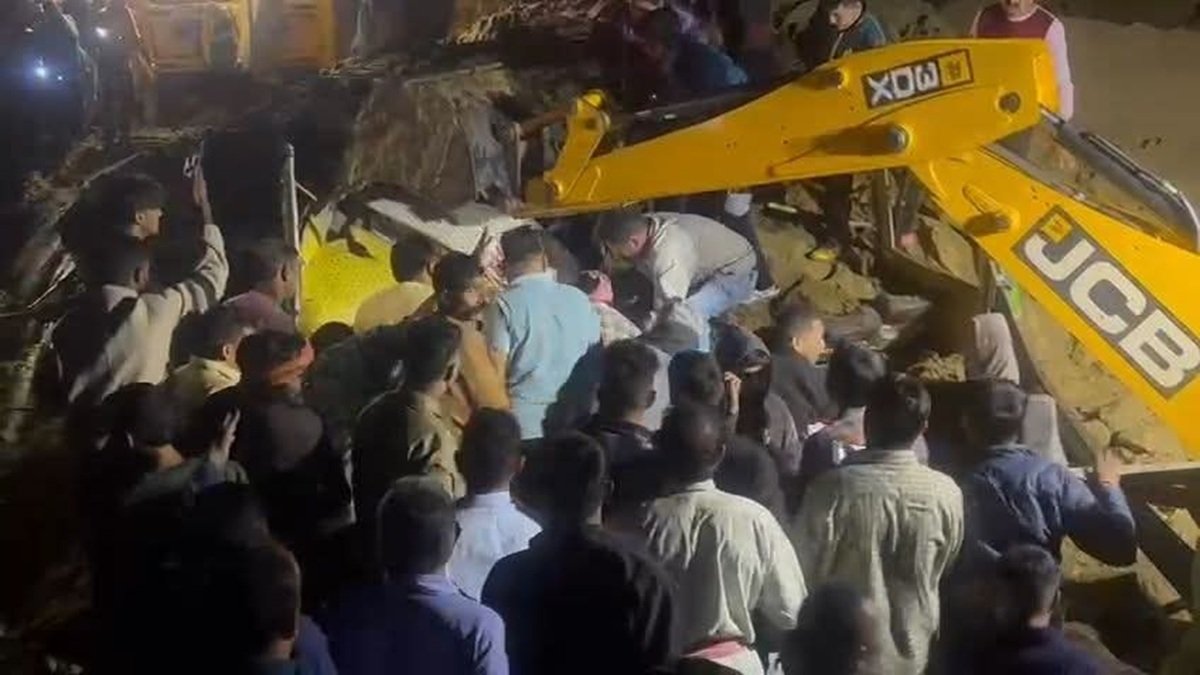 हिमाचल प्रदेश: 18 मृत, बिलासपुर में लैंडस्लाइड की हिट के रूप में कई घायल, पीएम ने दुःख व्यक्त किया। वीडियो