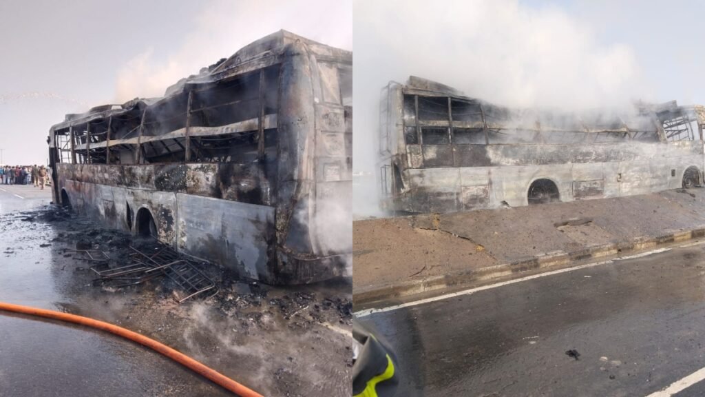 30-40 यात्रियों को ले जा रही दिल्ली-वाराणसी स्लीपर बस में आग लग गई | वीडियो