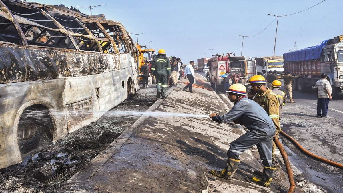 एनएचआरसी सख्त: घातक आग की घटनाओं के बाद राज्यों को असुरक्षित 'स्लीपर बसों' को हटाने का आदेश दिया गया