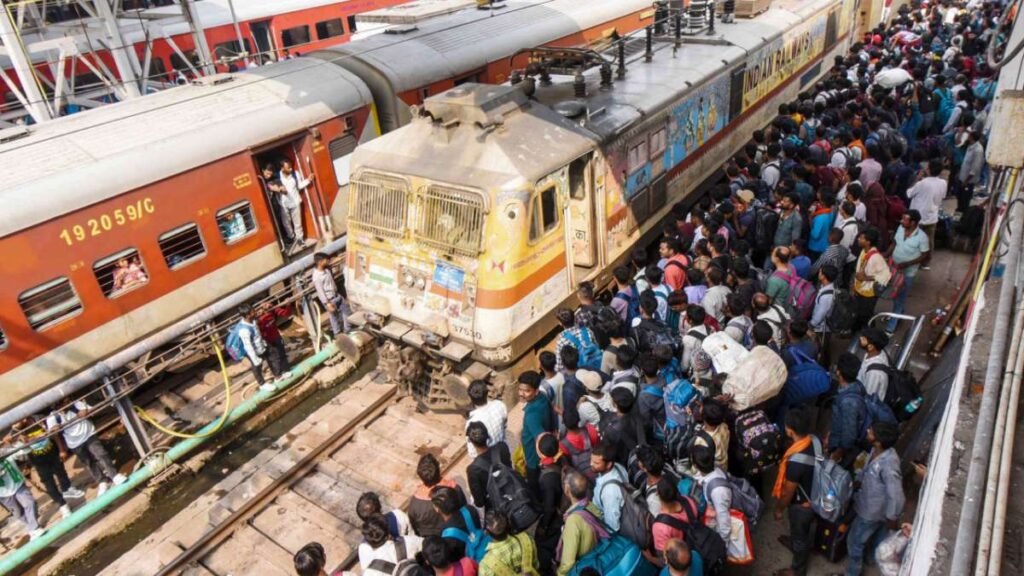 कोहरे के मौसम के बीच रेलवे ने पूरे भारत में 24 ट्रेनें रद्द कर दीं, पूरी सूची देखें