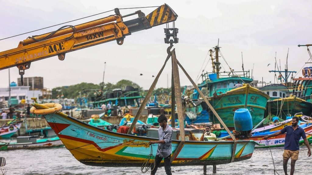चक्रवात दितवाह: तमिलनाडु में भारी बारिश; उड़ान, ट्रेन सेवाएं बाधित | नवीनतम अपडेट चक्रवात दितवाह: तमिलनाडु में भारी बारिश; उड़ान, ट्रेन सेवाएं बाधित | नवीनतम अपडेट