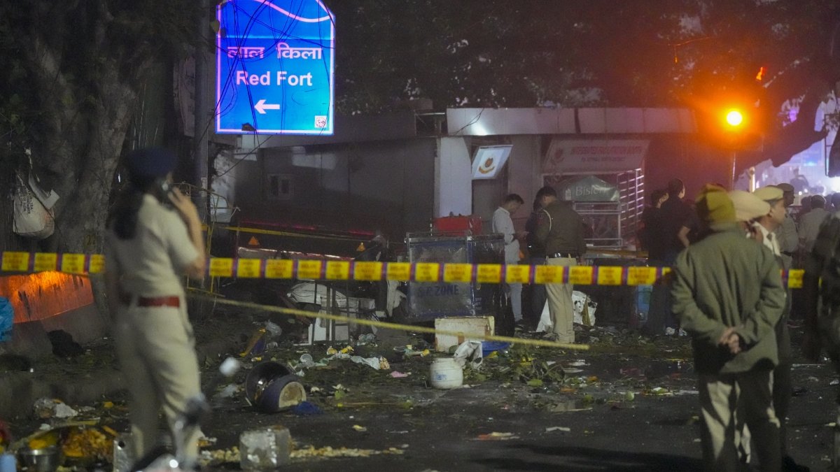 दिल्ली कार विस्फोट: सूत्रों का कहना है कि लाल किले के पास विस्फोट में अमोनिया नाइट्रेट, ईंधन तेल और डेटोनेटर का इस्तेमाल किया गया