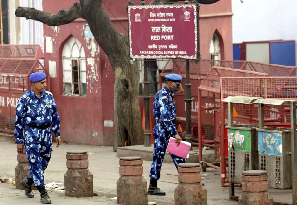 फरीदाबाद पुलिस ने दिल्ली में प्रवेश करने से पहले अल-फलाह यूनिवर्सिटी के अंदर i20 कार खड़ी होने की खबरों को खारिज कर दिया है