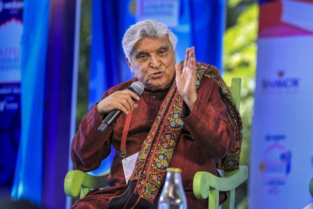 जायरा वसीम के बाद, जावेद अख्तर ने हिजाब विवाद की निंदा की, नीतीश कुमार से 'बिना शर्त माफी' मांगी