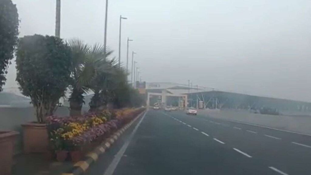 मौसम अपडेट: दिल्ली और उत्तर भारत के कुछ हिस्सों में घना कोहरा छाया हुआ है; आईजीआई एयरपोर्ट, स्पाइसजेट ने जारी की एडवाइजरी मौसम अपडेट: दिल्ली और उत्तर भारत के कुछ हिस्सों में घना कोहरा छाया हुआ है; आईजीआई एयरपोर्ट, स्पाइसजेट ने जारी की एडवाइजरी