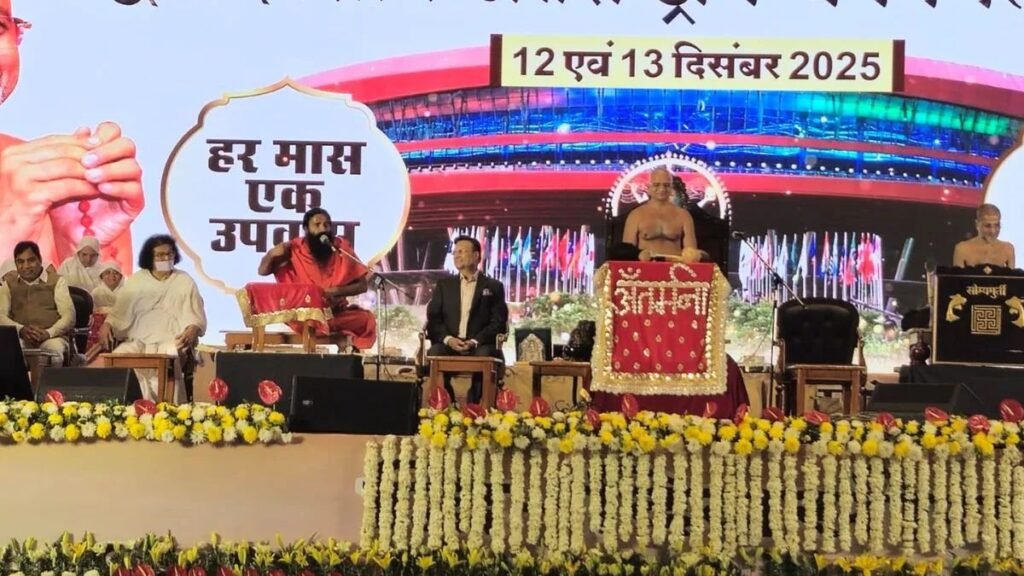 रजत शर्मा, बाबा रामदेव और प्रसन्न सागर महाराज ने जनमंगल सम्मेलन में ‘हर माह एक व्रत’ का शुभारंभ किया रजत शर्मा, बाबा रामदेव और प्रसन्न सागर महाराज ने जनमंगल सम्मेलन में 'हर माह एक व्रत' का शुभारंभ किया