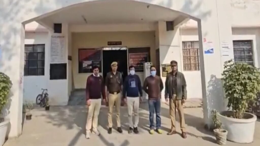 नोएडा तकनीकी विशेषज्ञ की मौत: लापरवाही के आरोप में दो और बिल्डरों को पुलिस ने गिरफ्तार किया नोएडा तकनीकी विशेषज्ञ की मौत: लापरवाही के आरोप में दो और बिल्डरों को पुलिस ने गिरफ्तार किया