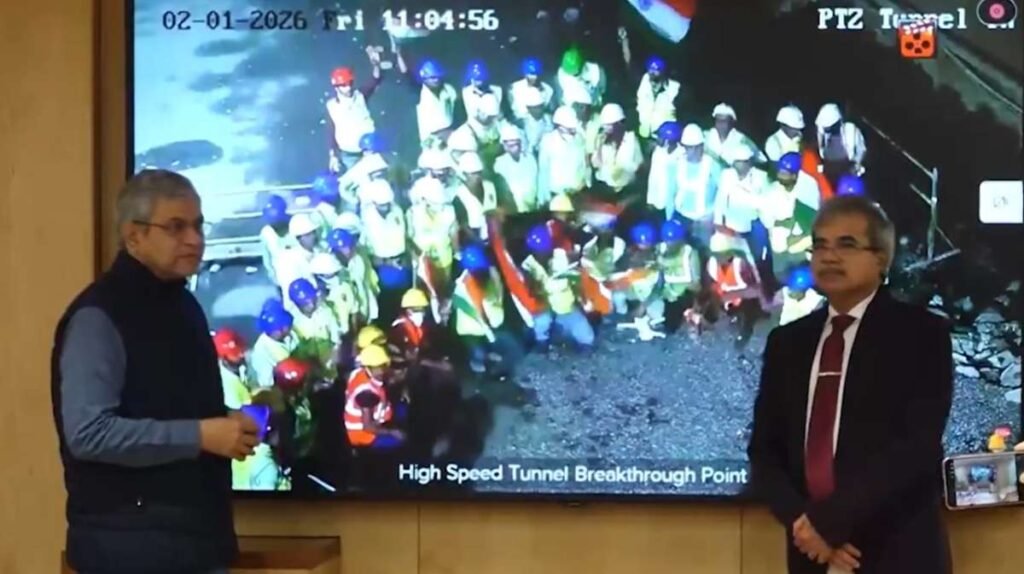 मुंबई-अहमदाबाद बुलेट ट्रेन ने पालघर में पहली पहाड़ी सुरंग खोदकर महत्वपूर्ण उपलब्धि हासिल की मुंबई-अहमदाबाद बुलेट ट्रेन ने पालघर में पहली पहाड़ी सुरंग खोदकर महत्वपूर्ण उपलब्धि हासिल की