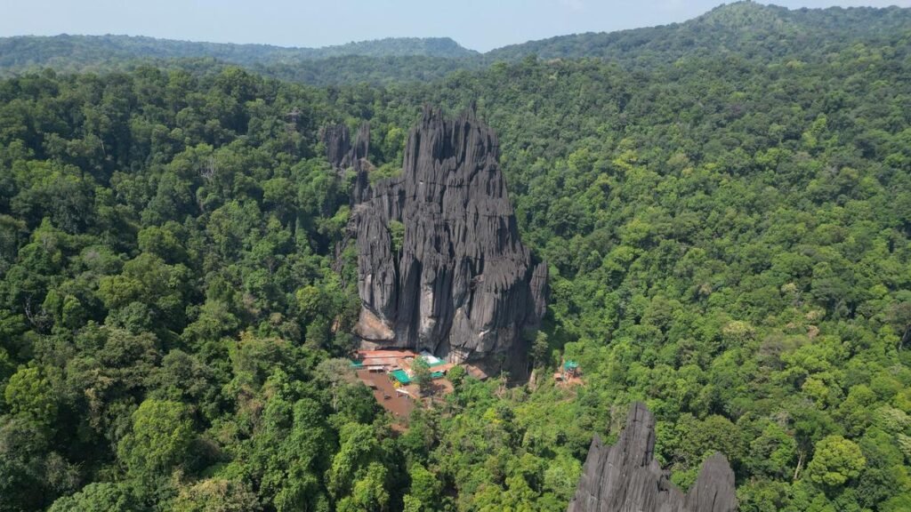कर्नाटक के उत्तर कन्नड़ जिले के याना, सहस्रलिंग में पर्यटकों को वाईफाई मिलती है