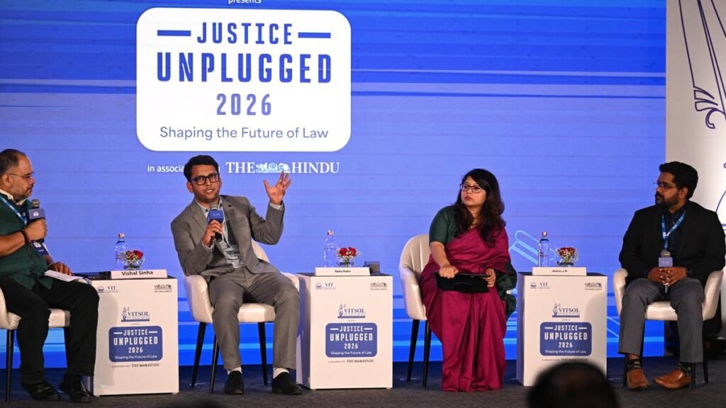 कानूनी विशेषज्ञों का कहना है कि कानूनी पेशे में एआई एक कुशल उपकरण हो सकता है लेकिन इसके लिए कड़ी निगरानी की जरूरत है