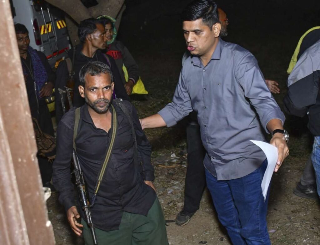 छत्तीसगढ़ के बस्तर संभाग में कुल 1.61 करोड़ रुपये के इनामी 51 नक्सलियों ने आत्मसमर्पण किया