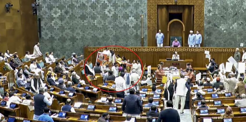 विपक्ष की महिला सांसदों ने घेरा सीट, हटने से किया इनकार: आज क्यों रद्द हुआ पीएम मोदी का लोकसभा संबोधन?