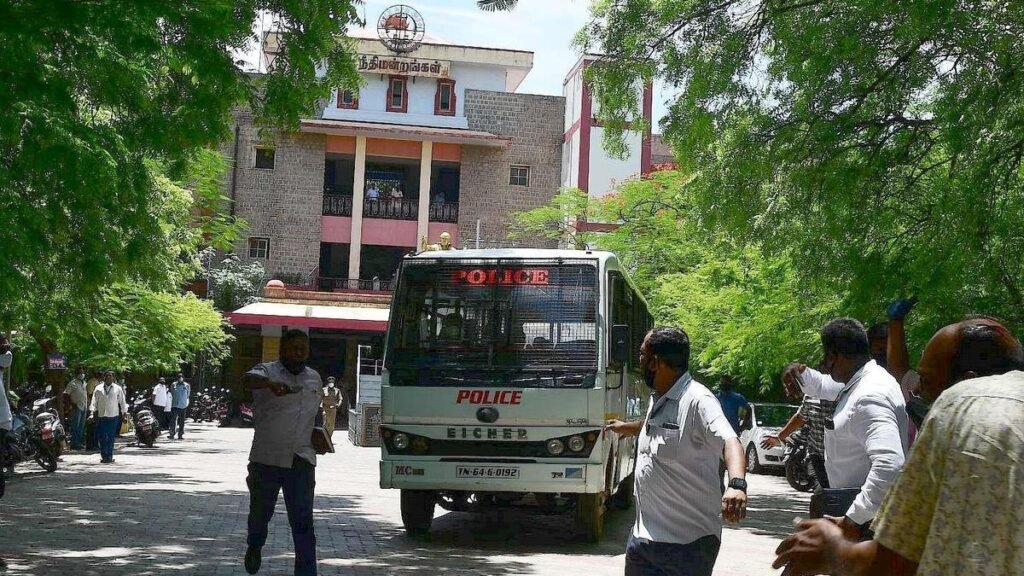 2020 तमिलनाडु में सत्तनकुलम हिरासत में पिता और पुत्र की यातना से मौत | व्याख्या की 2020 तमिलनाडु में सत्तनकुलम हिरासत में पिता और पुत्र की यातना से मौत | व्याख्या की