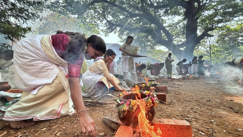 अट्टुकल पोंगाला में भक्ति की लौ प्रज्वलित होती है अट्टुकल पोंगाला में भक्ति की लौ प्रज्वलित होती है