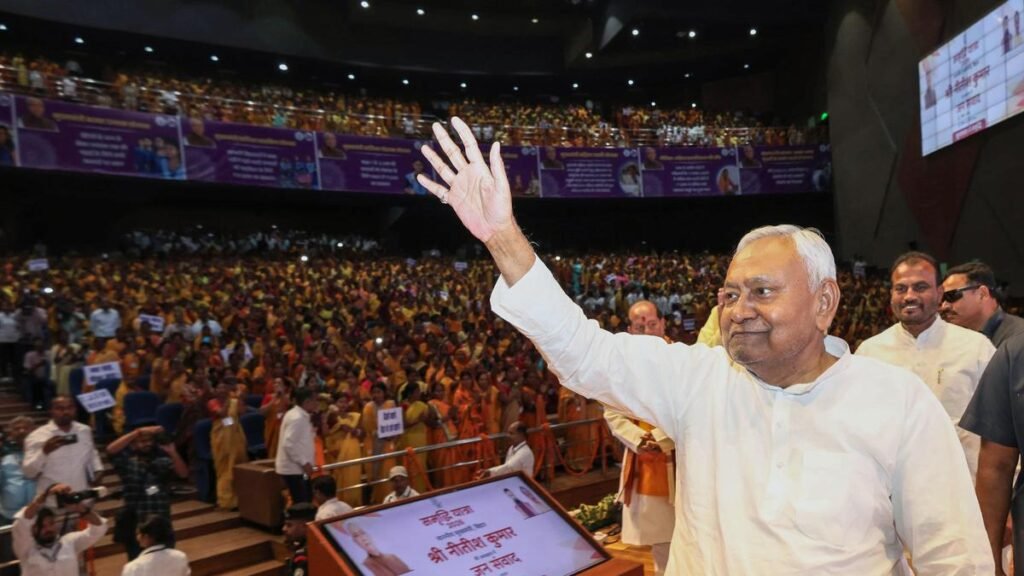 आनंद मोहन का कहना है कि नीतीश कुमार के राज्यसभा जाने से ओबीसी और ईबीसी मतदाता खुश नहीं हैं