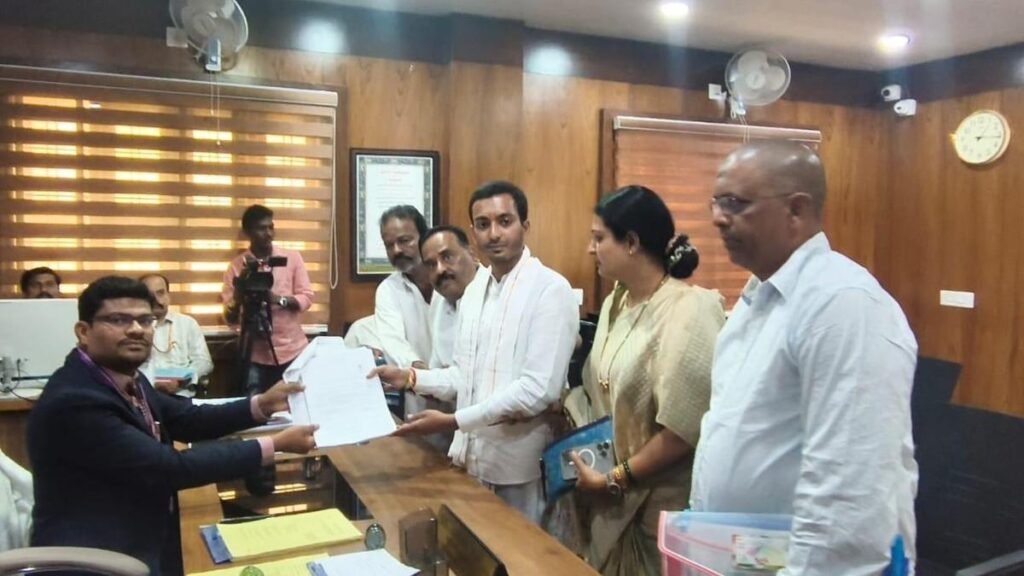 उपचुनाव: उम्मीदवार चयन में बीजेपी आगे, कांग्रेस कर रही विकल्पों पर विचार उपचुनाव: उम्मीदवार चयन में बीजेपी आगे, कांग्रेस कर रही विकल्पों पर विचार