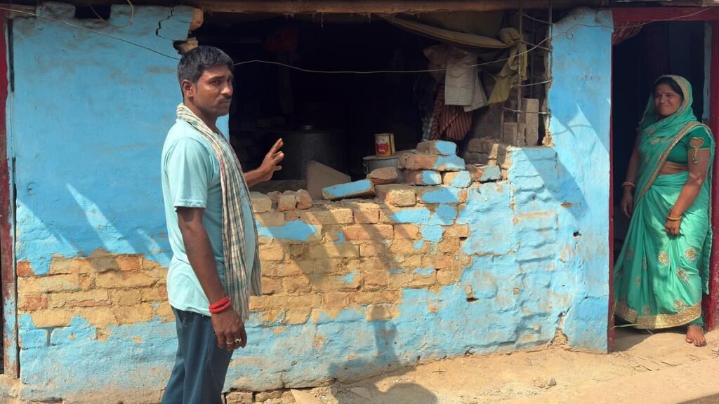 एक घर केरल में बना, दूसरा बिहार में गिरा दिया गया