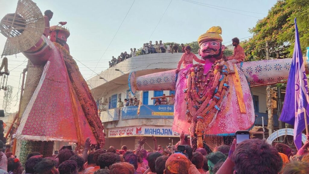 एक बार फिर हुबली असंख्य रंगों से सराबोर हो गया क्योंकि रंगपंचमी हर्षोल्लास के साथ मनाई गई