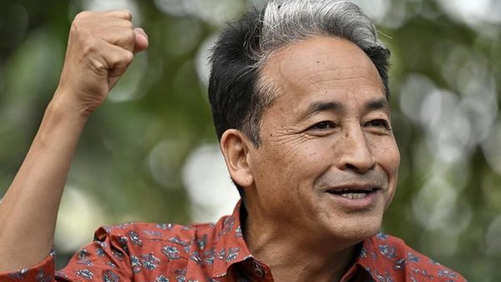 एनएसए रद्द होने के बाद वांगचुक लद्दाख लौटे, बंदियों को राहत देने की मांग की एनएसए रद्द होने के बाद वांगचुक लद्दाख लौटे, बंदियों को राहत देने की मांग की