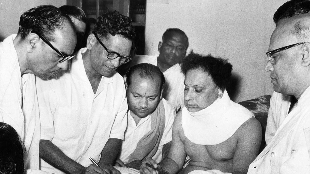 एमजी रामचंद्रन: तमिलनाडु के करिश्माई नेता जिन्होंने अपना पहला और आखिरी चुनाव अस्पताल के बिस्तर से जीता