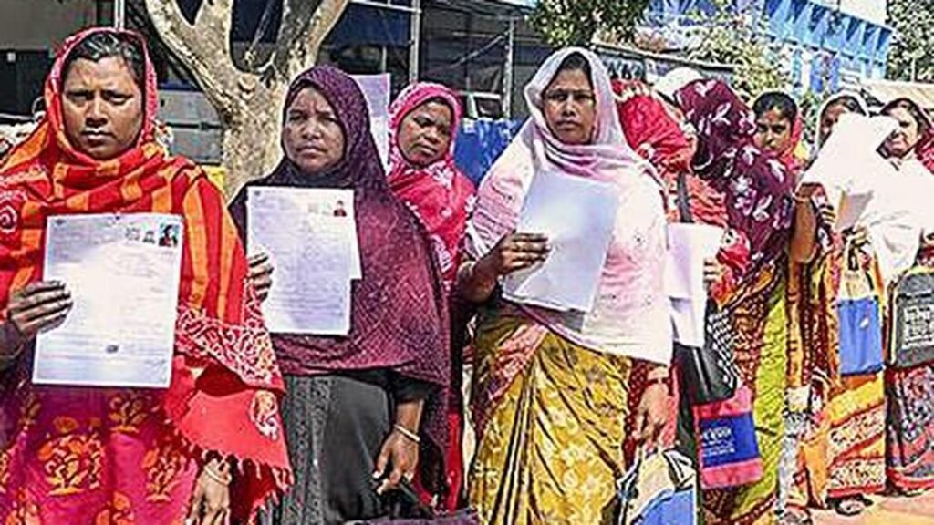 एसआईआर के बाद, केंद्र ने पश्चिम बंगाल में सीएए अनुप्रयोगों को तेजी से ट्रैक करने के लिए दो और पैनल बनाए एसआईआर के बाद, केंद्र ने पश्चिम बंगाल में सीएए अनुप्रयोगों को तेजी से ट्रैक करने के लिए दो और पैनल बनाए