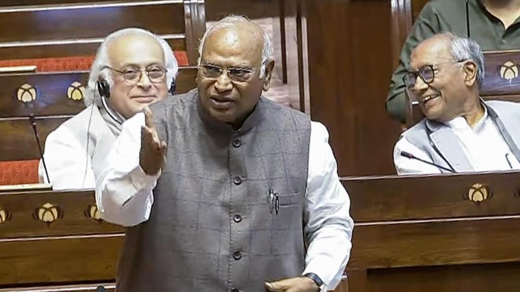 खड़गे ने संसद में पीएम से मांगा जवाब, पश्चिम एशिया संकट पर 'फर्जी स्रोत-आधारित आश्वासन' का लगाया आरोप