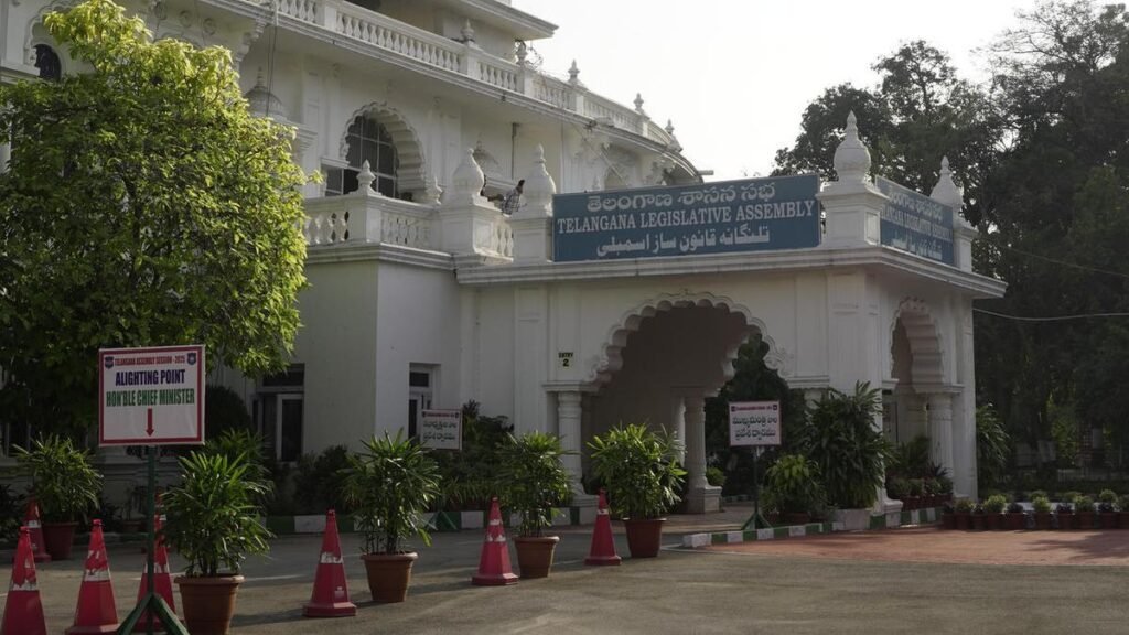 ग्रेनाइट, रेत और अन्य खनिज चट्टानों के अवैध खनन पर विधानसभा, बीआरएस सदस्य दो दिनों के लिए निलंबित ग्रेनाइट, रेत और अन्य खनिज चट्टानों के अवैध खनन पर विधानसभा, बीआरएस सदस्य दो दिनों के लिए निलंबित