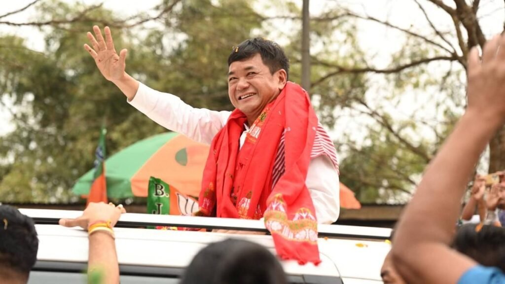 जनजातीय परिषद के प्रमुख असम के चुनावी मैदान में उतरे जनजातीय परिषद के प्रमुख असम के चुनावी मैदान में उतरे