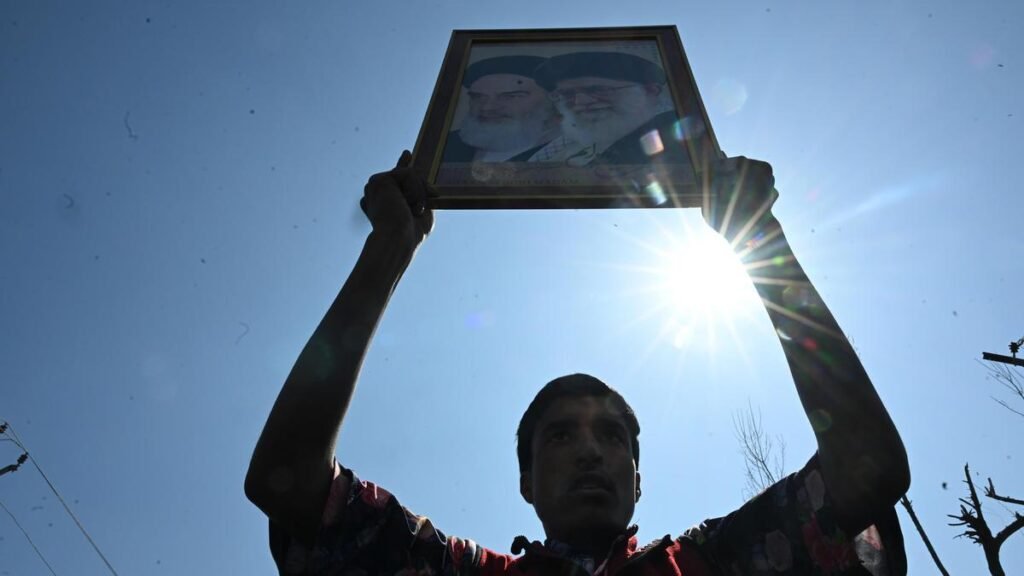 जम्मू-कश्मीर पुलिस ने कश्मीर के सांसद रूहुल्लाह, श्रीनगर के पूर्व मेयर मट्टू के खिलाफ एफआईआर दर्ज की