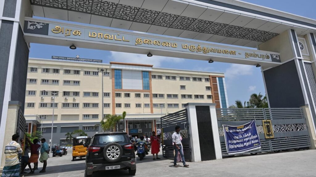 निवासियों का कहना है कि बुनियादी ढाँचे के मुद्दों के कारण तीव्र विकास प्रभावित हो रहा है