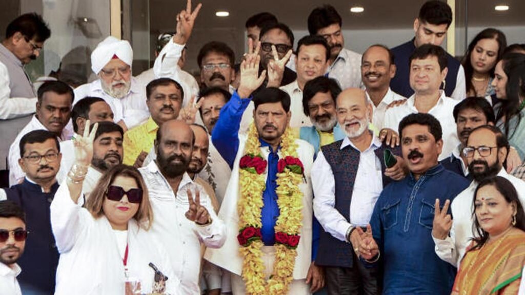 पवार का नाटक: एनसीपी (सपा) प्रमुख को 'कोई चोट क्यों नहीं पहुंचाना चाहता'?