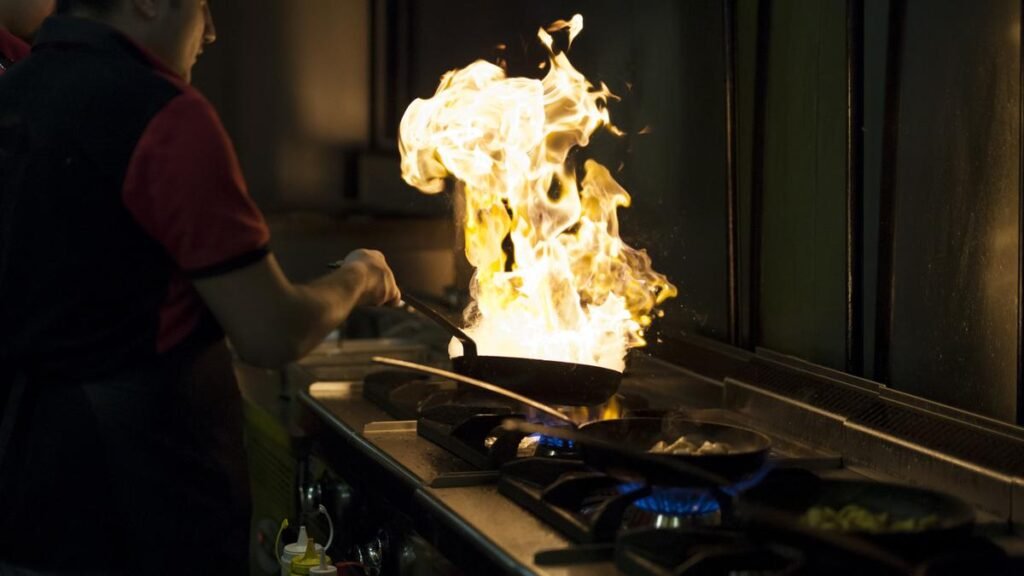 पश्चिम एशिया संघर्ष के बीच, भारतीय रेस्तरां उद्योग एलपीजी संकट के लिए कैसे तैयारी कर रहा है