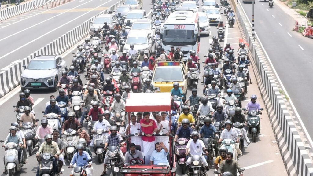 पीएम के कार्यक्रम से केरल के लोक निर्माण मंत्री को बाहर करने से राजनीतिक विवाद खड़ा हो गया है