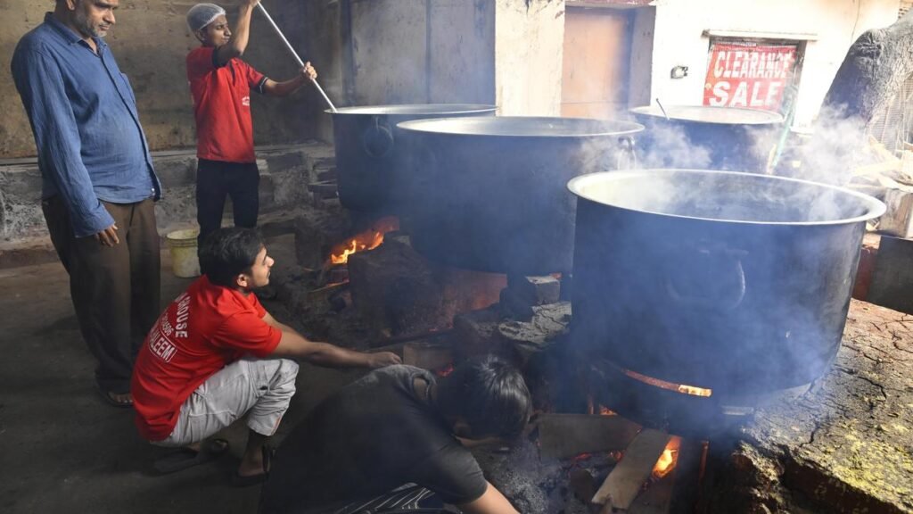 पूरे तेलंगाना में रसोई गैस संकट चरम पर है